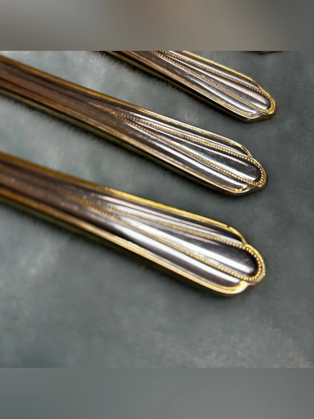 Hampton Silversmiths HSV209 Gold Accent Two Tone Stainless Knives Set of 7